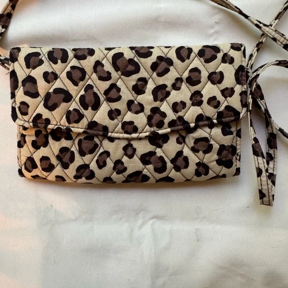 Vera Bradley NWT strap wallet crossbody leopard print - Picture 2 of 8